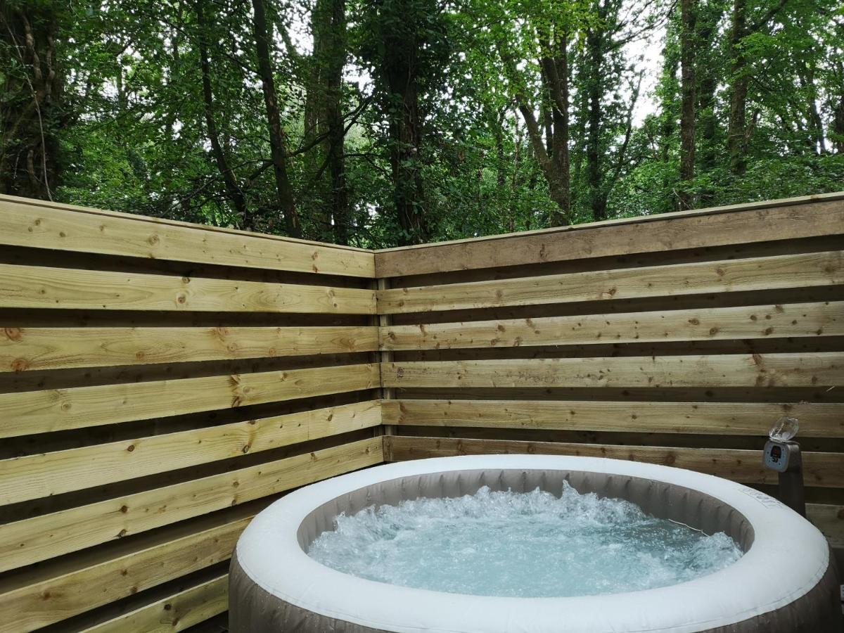 The Pod-Hot Tub-Woodland Lodges-St Clears-Кармартен Экстерьер фото