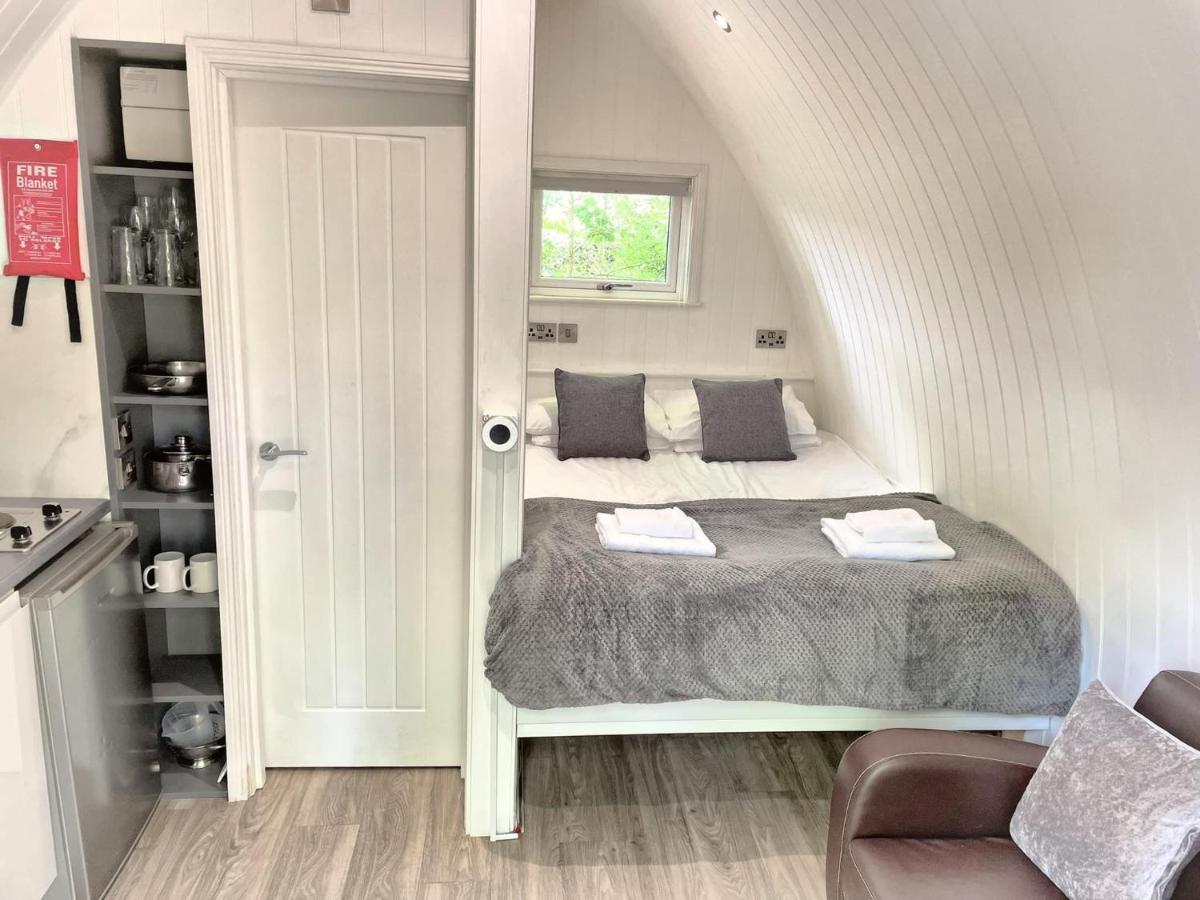 The Pod-Hot Tub-Woodland Lodges-St Clears-Кармартен Экстерьер фото